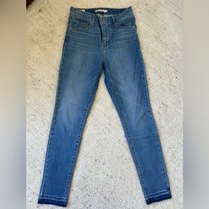 LEVIS Jeans - 721 High Rise Skinny - Size US 28
